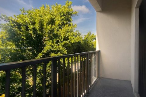 Condo in Doral, Florida, 2 bedrooms  № 1946325 - photo 20