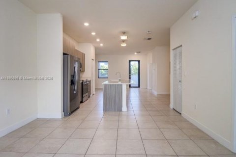 Condo in Doral, Florida, 2 bedrooms  № 1946325 - photo 15