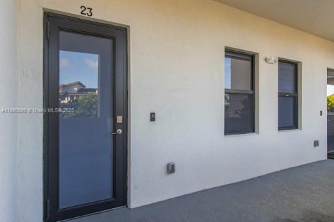Condo in Doral, Florida, 2 bedrooms  № 1946325 - photo 3