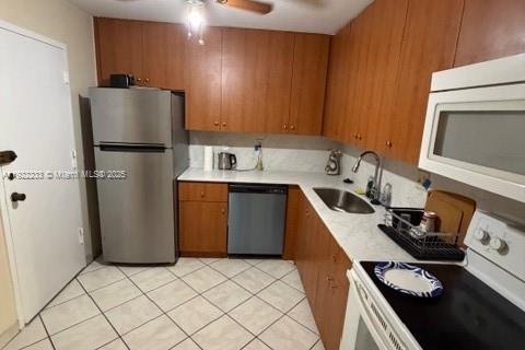 Condo in Hallandale Beach, Florida, 2 bedrooms  № 1976260 - photo 12