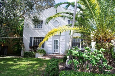 Commercial property in Coral Gables, Florida 202.34 sq.m. № 1728199 - photo 1