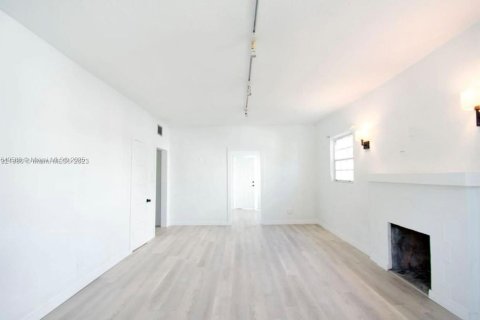 Commercial property in Coral Gables, Florida 202.34 sq.m. № 1728199 - photo 3