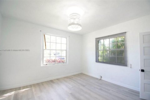 Commercial property in Coral Gables, Florida 202.34 sq.m. № 1728199 - photo 8
