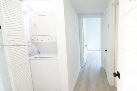 Commercial property in Coral Gables, Florida 202.34 sq.m. № 1728199 - photo 7
