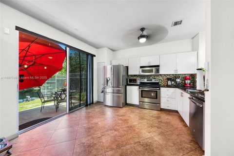 Adosado en venta en Sunrise, Florida, 4 dormitorios, 171.68 m2 № 1955017 - foto 3