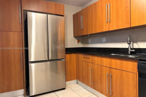 Condo in Hollywood, Florida, 1 bedroom  № 1990698 - photo 10