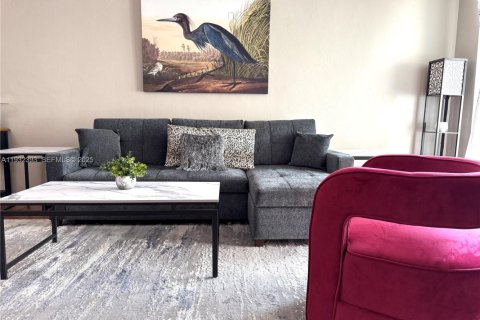 Condo in Hollywood, Florida, 1 bedroom  № 1990698 - photo 4