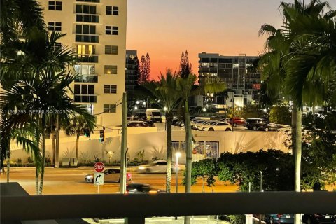 Condo in Hollywood, Florida, 1 bedroom  № 1990698 - photo 29