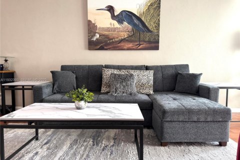 Condo in Hollywood, Florida, 1 bedroom  № 1990698 - photo 15