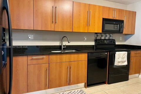 Condo in Hollywood, Florida, 1 bedroom  № 1990698 - photo 9