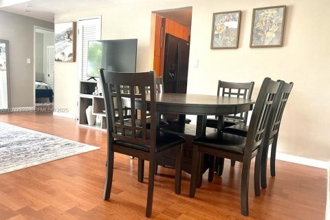 Condo in Hollywood, Florida, 1 bedroom  № 1990698 - photo 6