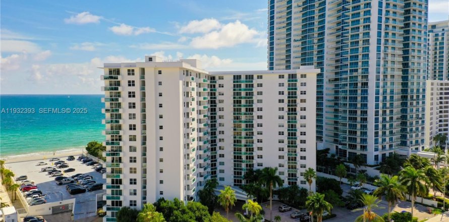 Condo in Hollywood, Florida, 1 bedroom  № 1990698