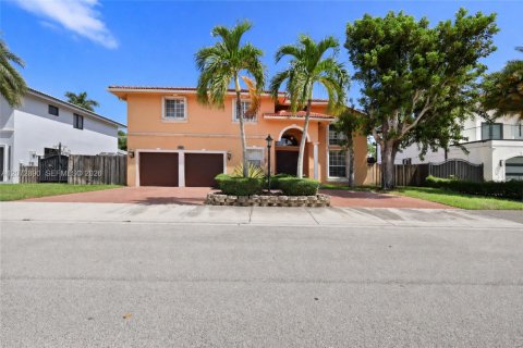 Villa ou maison à vendre à Miami, Floride: 5 chambres, 261.24 m2 № 2309516 - photo 4