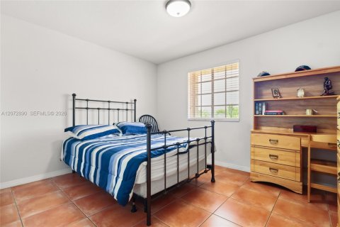 Villa ou maison à vendre à Miami, Floride: 5 chambres, 261.24 m2 № 2309516 - photo 25