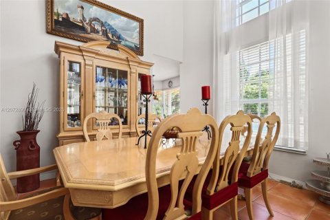 Villa ou maison à vendre à Miami, Floride: 5 chambres, 261.24 m2 № 2309516 - photo 13