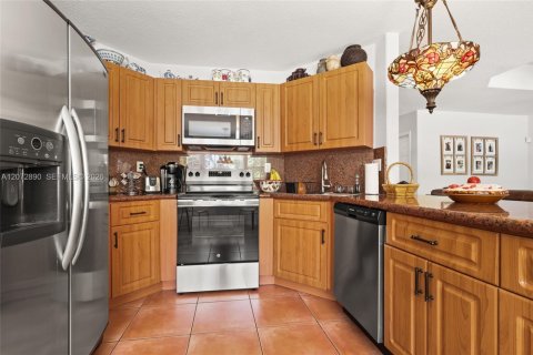 Villa ou maison à vendre à Miami, Floride: 5 chambres, 261.24 m2 № 2309516 - photo 10