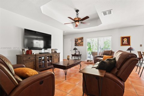 Villa ou maison à vendre à Miami, Floride: 5 chambres, 261.24 m2 № 2309516 - photo 8