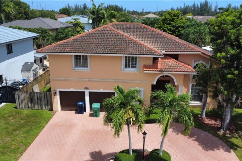Villa ou maison à Miami, Floride 5 chambres, 261.24 m2 № 2309516