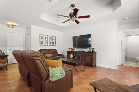 Villa ou maison à vendre à Miami, Floride: 5 chambres, 261.24 m2 № 2309516 - photo 9