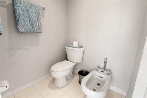 Villa ou maison à vendre à Miami, Floride: 5 chambres, 261.24 m2 № 2309516 - photo 21