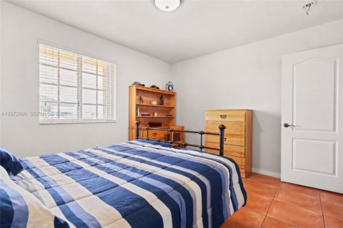 Villa ou maison à vendre à Miami, Floride: 5 chambres, 261.24 m2 № 2309516 - photo 24