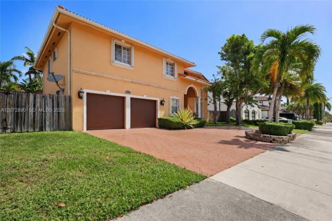 Villa ou maison à vendre à Miami, Floride: 5 chambres, 261.24 m2 № 2309516 - photo 3