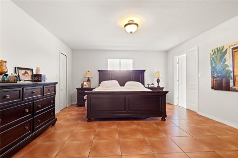 Villa ou maison à vendre à Miami, Floride: 5 chambres, 261.24 m2 № 2309516 - photo 18