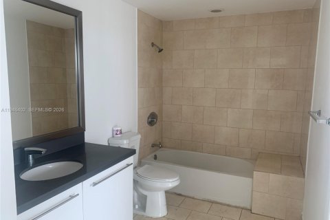 Condo in Miami, Florida, 1 bedroom  № 2002626 - photo 11
