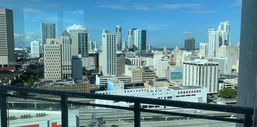 Condo in Miami, Florida, 1 bedroom  № 2002626