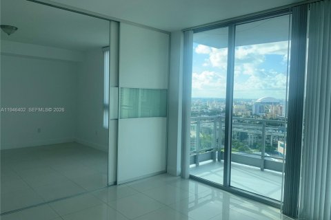 Condo in Miami, Florida, 1 bedroom  № 2002626 - photo 6