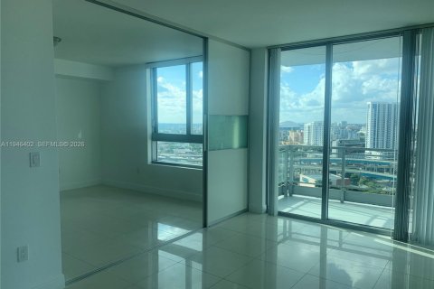 Condo in Miami, Florida, 1 bedroom  № 2002626 - photo 5