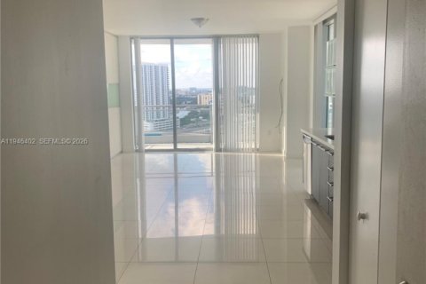 Condo in Miami, Florida, 1 bedroom  № 2002626 - photo 8