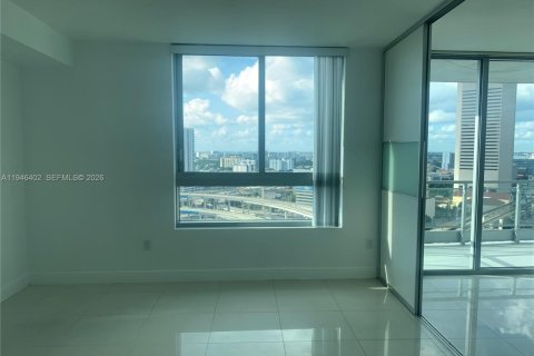 Condo in Miami, Florida, 1 bedroom  № 2002626 - photo 12