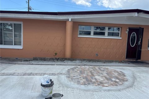 Villa ou maison à Tampa, Floride 4 chambres, 163.79 m2 № 2139184