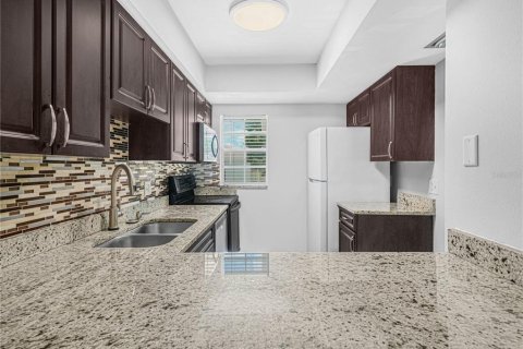 Copropriété à vendre à Tampa, Floride: 2 chambres, 83.98 m2 № 1803635 - photo 12