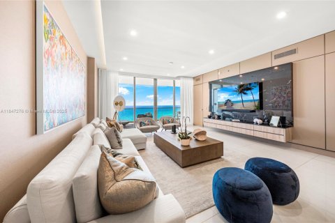 Condo in Sunny Isles Beach, Florida, 3 bedrooms  № 1855316 - photo 1