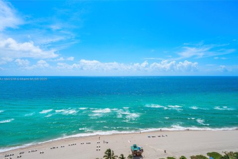 Condo in Sunny Isles Beach, Florida, 3 bedrooms  № 1855316 - photo 28