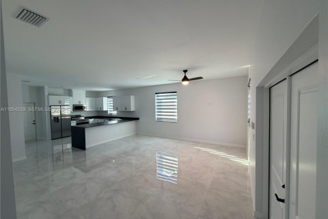 Купить виллу или дом в Лихай-Эйкерс, Флорида 3 спальни, 143.63м2, № 2008986 - фото 6