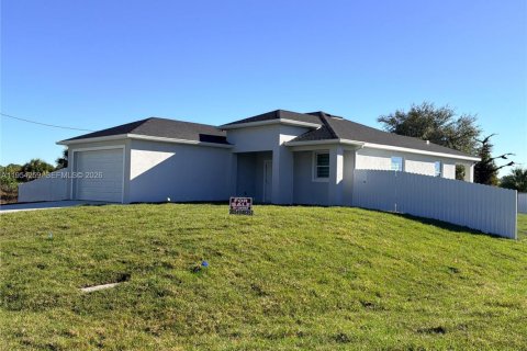 Casa en Lehigh Acres, Florida 3 dormitorios, 143.63 m2 № 2008986