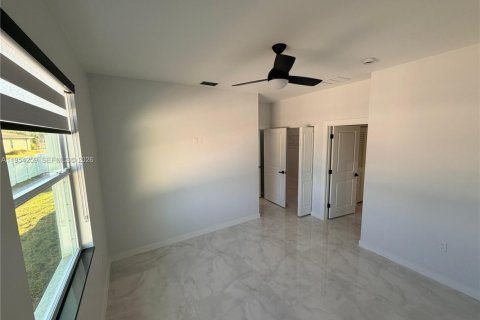 Купить виллу или дом в Лихай-Эйкерс, Флорида 3 спальни, 143.63м2, № 2008986 - фото 11