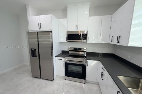 Купить виллу или дом в Лихай-Эйкерс, Флорида 3 спальни, 143.63м2, № 2008986 - фото 5