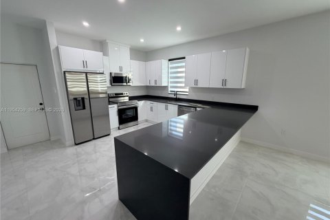 Купить виллу или дом в Лихай-Эйкерс, Флорида 3 спальни, 143.63м2, № 2008986 - фото 4