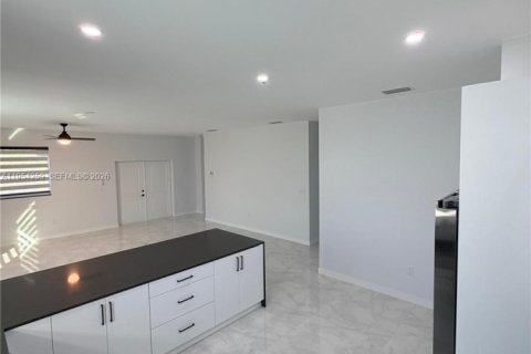 Купить виллу или дом в Лихай-Эйкерс, Флорида 3 спальни, 143.63м2, № 2008986 - фото 7