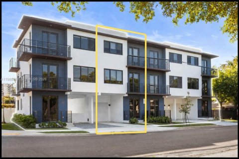 Touwnhouse à Miami, Floride 4 chambres, 161.19 m2 № 2051039