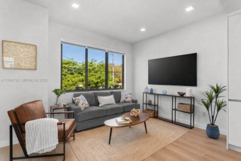 Touwnhouse à louer à Miami, Floride: 4 chambres, 161.19 m2 № 2051039 - photo 5