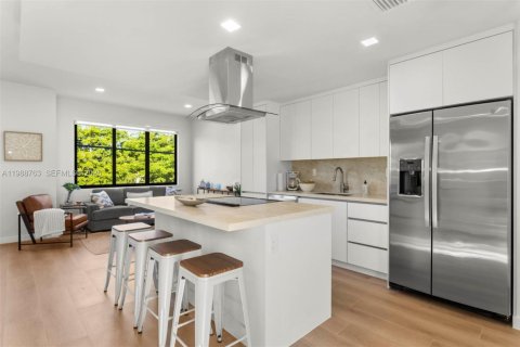 Touwnhouse à louer à Miami, Floride: 4 chambres, 161.19 m2 № 2051039 - photo 4