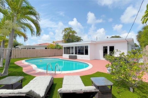 Casa en venta en North Bay Village, Florida, 3 dormitorios, 170.57 m2 № 1691739 - foto 8