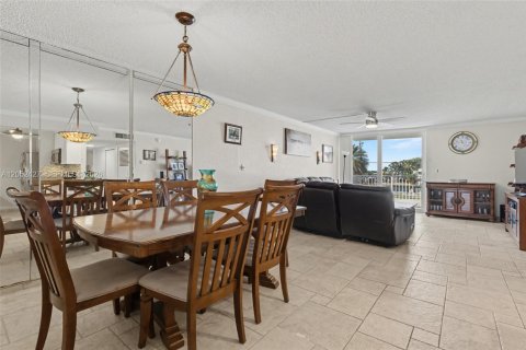 Condo in Hollywood, Florida, 2 bedrooms  № 2260570 - photo 7