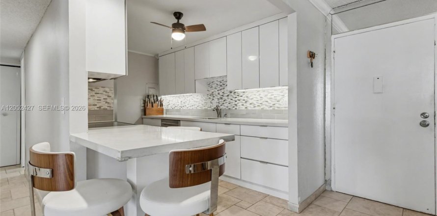 Condo in Hollywood, Florida, 2 bedrooms  № 2260570