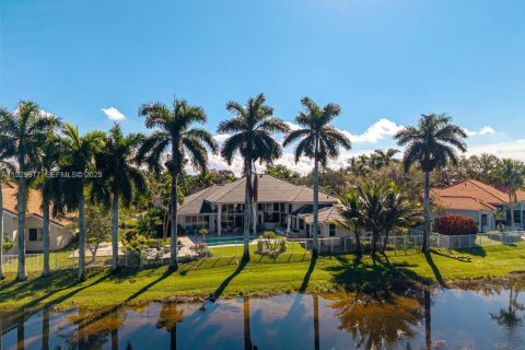 Casa en venta en Weston, Florida, 7 dormitorios, 444.72 m2 № 2034163 - foto 8